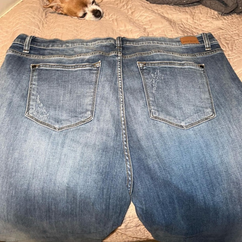 Judy blue bootcut jeans.
